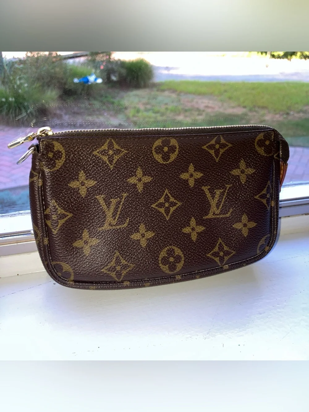 Louis Vuitton Monogram Canvas Petit Bucket Pochette Pouch